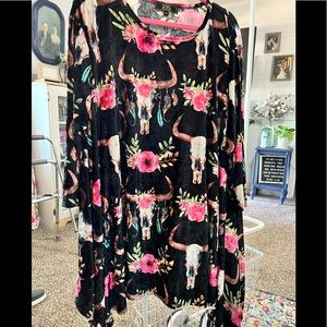 Plus asymmetrical bottom velvet Boutique top.